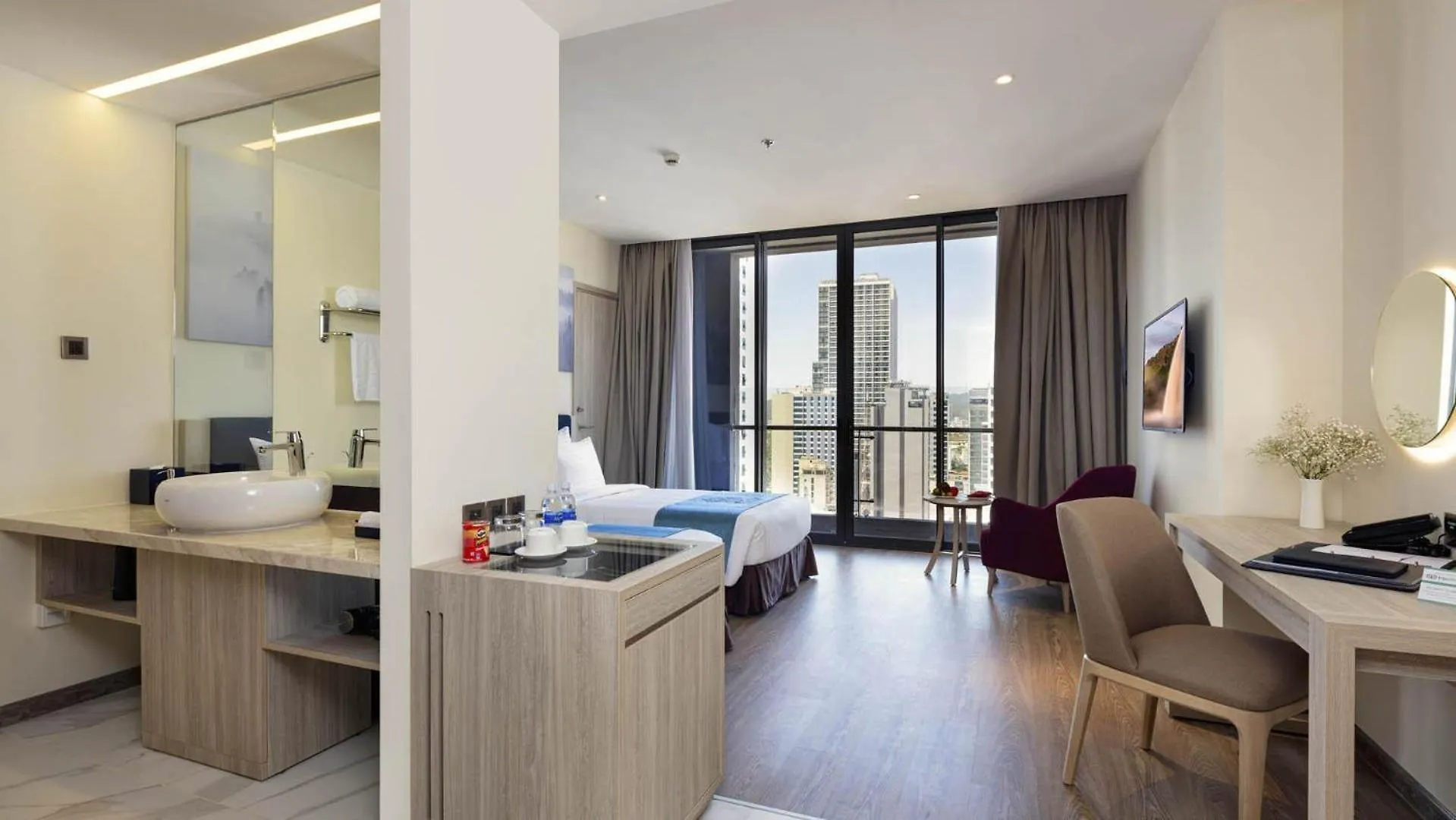 The Art Nest Hotel Nha Trang 5*,